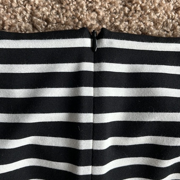 - WHBM Straight Skirt - Size 8 - Picture 14 of 14